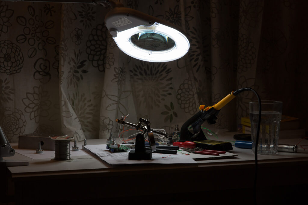 INT DESK NIGHT